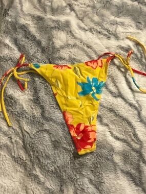NWT, Etna Bikini string, Size 6-8,vintage